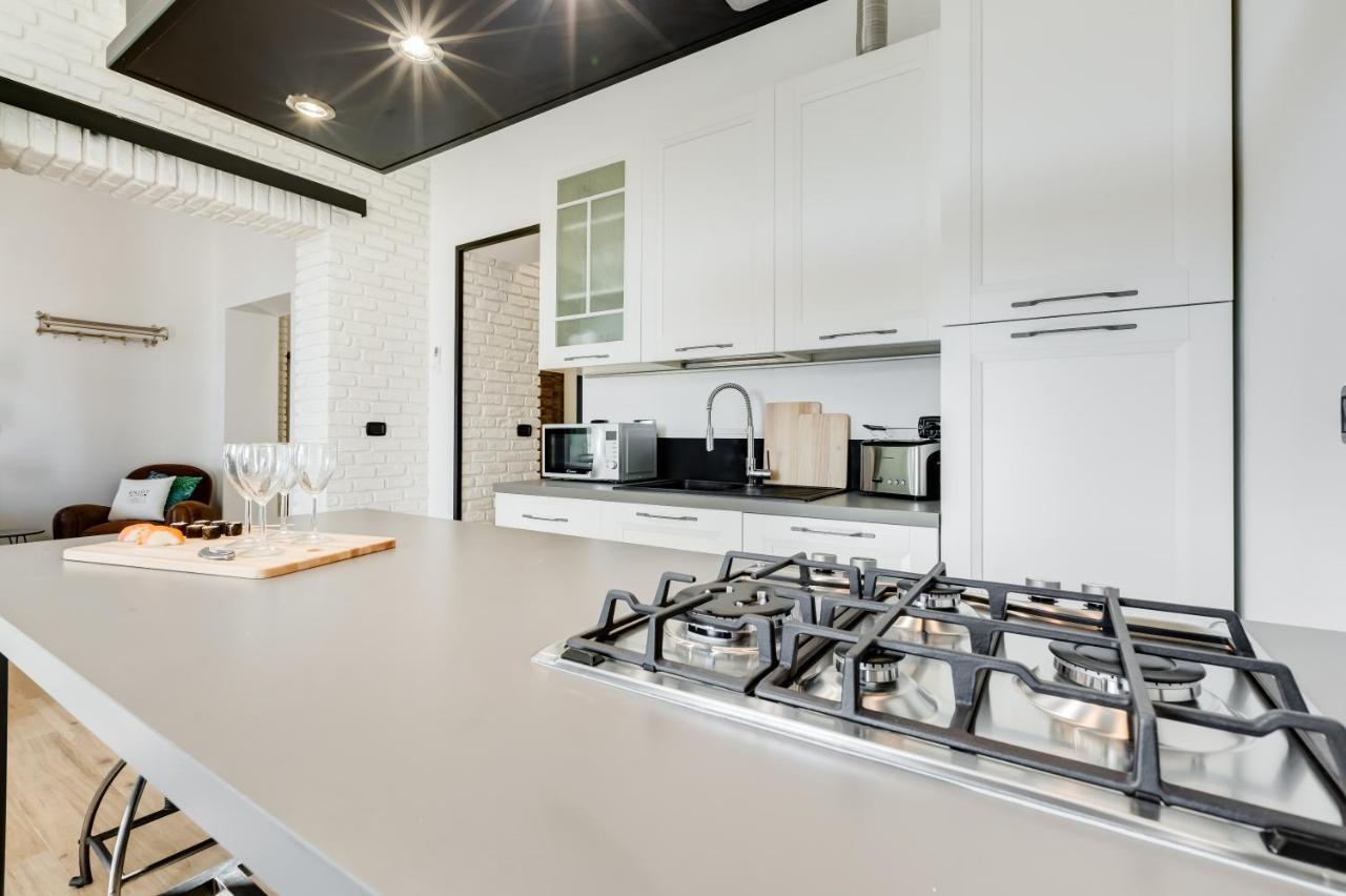 Bmga L Glam Industrial 3-Bed Apartment In Termini 로마 외부 사진